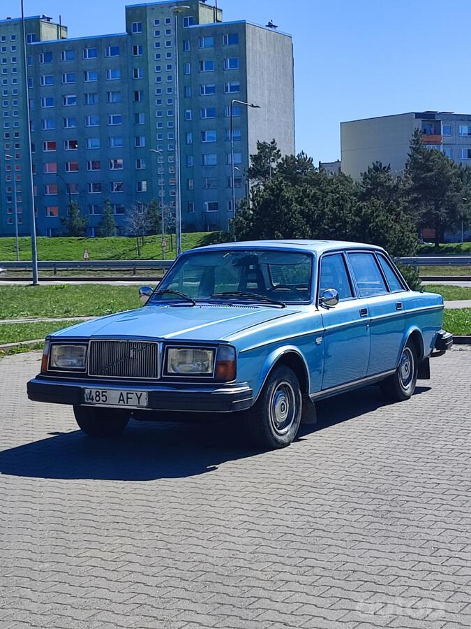 Volvo 260 Series 1 generation