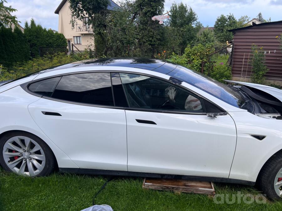 Tesla Model S 1 generation Liftback