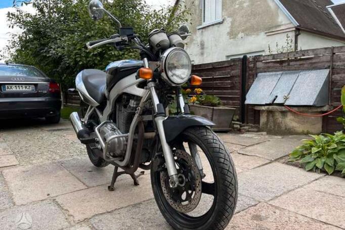 Suzuki GS