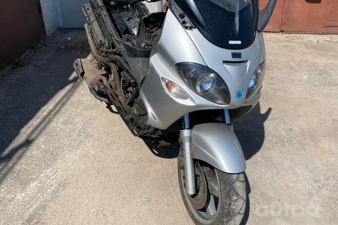 Piaggio X9