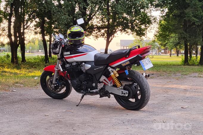 Yamaha XJR 1300