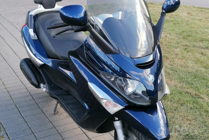 Piaggio X9