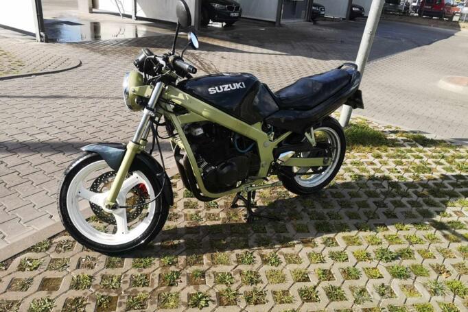 Suzuki GS