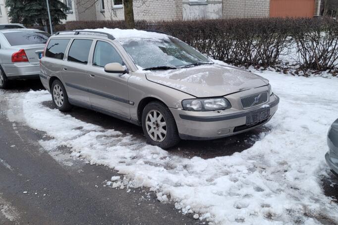 Volvo V70 2 generation wagon
