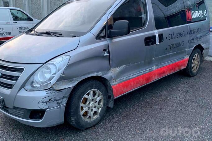Hyundai H-1 Grand Starex Minivan