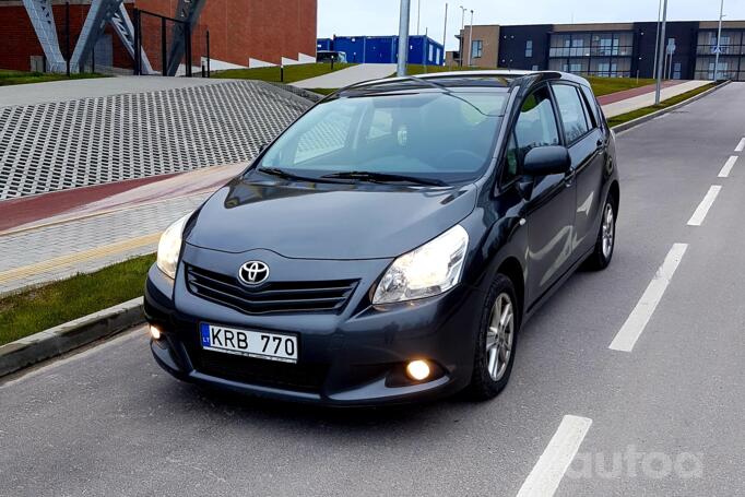 Toyota Verso 1 generation Minivan