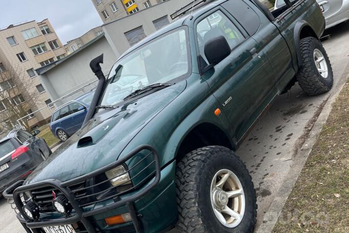 Mitsubishi L200 3 generation Pickup 4-doors