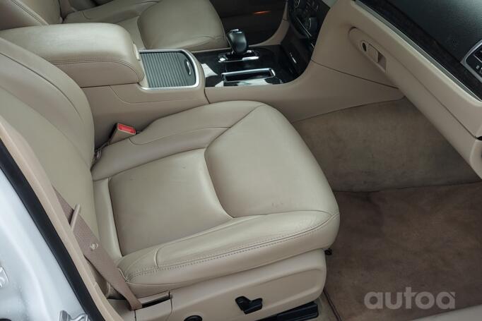 Chrysler 300C 2 generation Sedan 4-doors