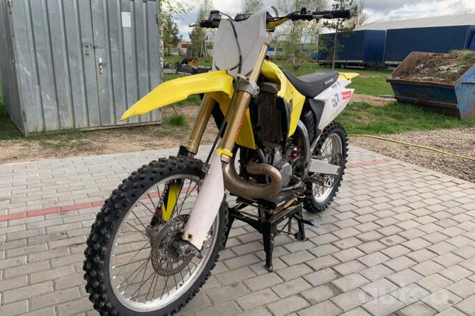 Suzuki RM