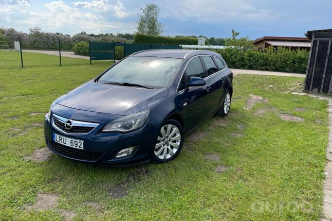 Opel Astra J Sports Tourer wagon