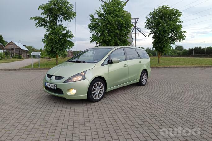 Mitsubishi Grandis 1 generation Minivan