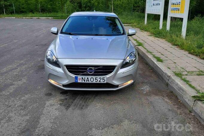 Volvo V40 2 generation Hatchback 5-doors