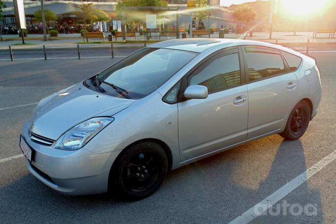 Toyota Prius 2 generation [restyling] (XW20)