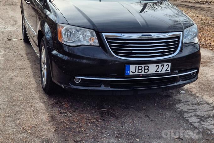 Chrysler Town & Country 5 generation [restyling]