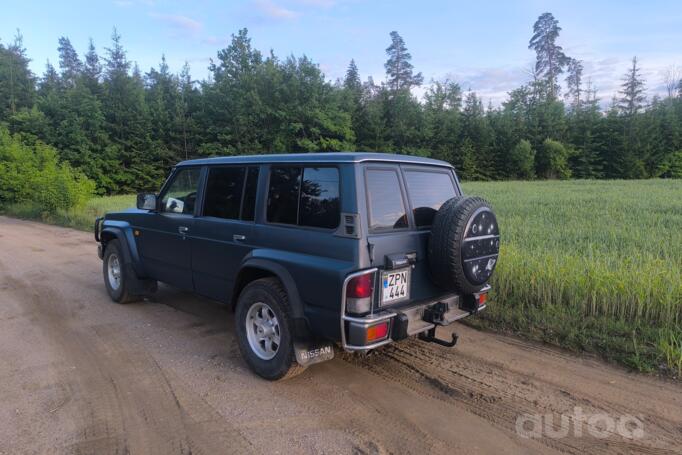 Nissan Patrol Y60 SUV 5-doors