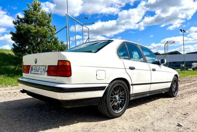 BMW 5 Series E34 Sedan