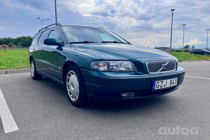 Volvo V70 2 generation wagon