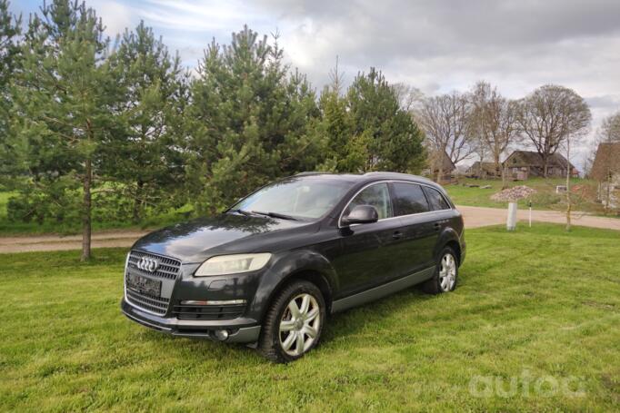 Audi Q7 4L Crossover