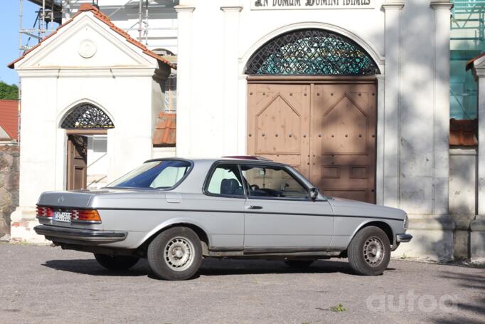 Mercedes-Benz W123 1 generation