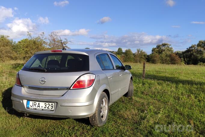 Opel Astra H Hatchback