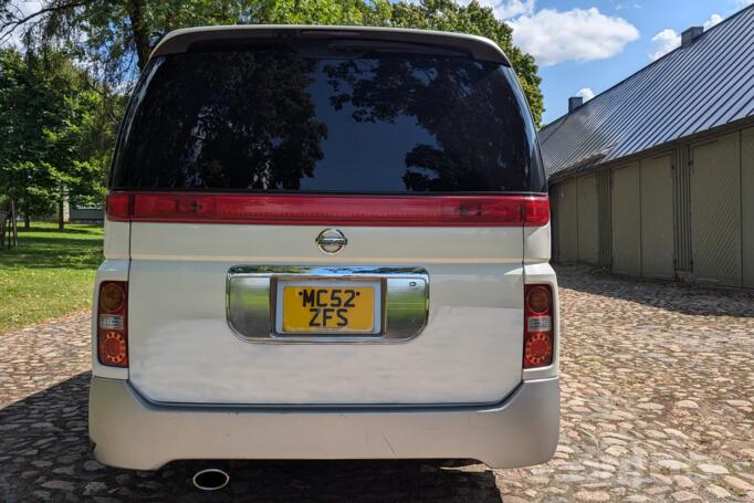 Nissan Elgrand E51 ME51 minivan 5-doors