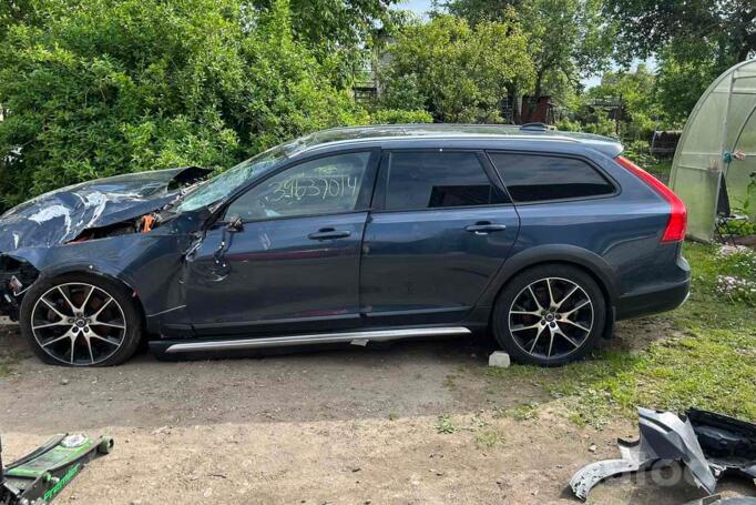 Volvo V90 Cross Country 1 generation