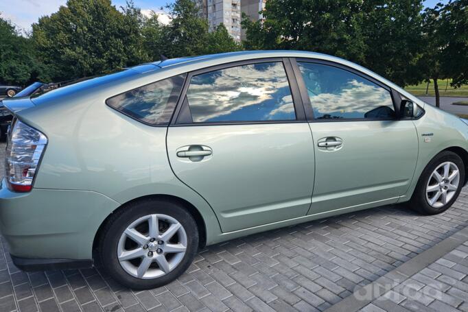 Toyota Prius 2 generation Hatchback