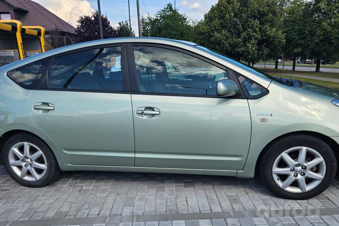 Toyota Prius 2 generation Hatchback