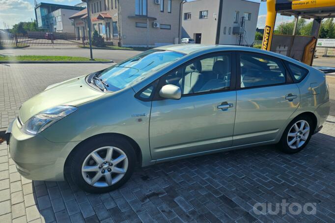 Toyota Prius 2 generation Hatchback