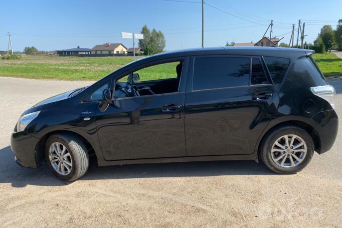 Toyota Verso 1 generation Minivan