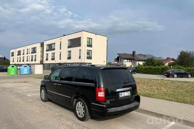 Chrysler Voyager 5 generation Grand minivan