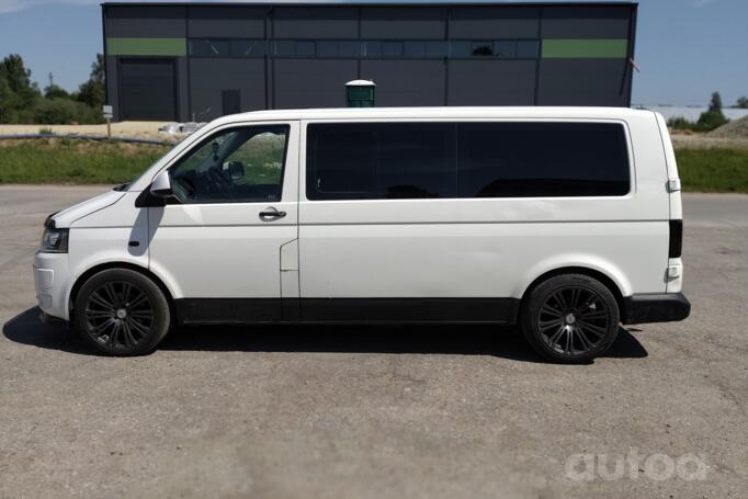 Volkswagen Caravelle T5 Minivan