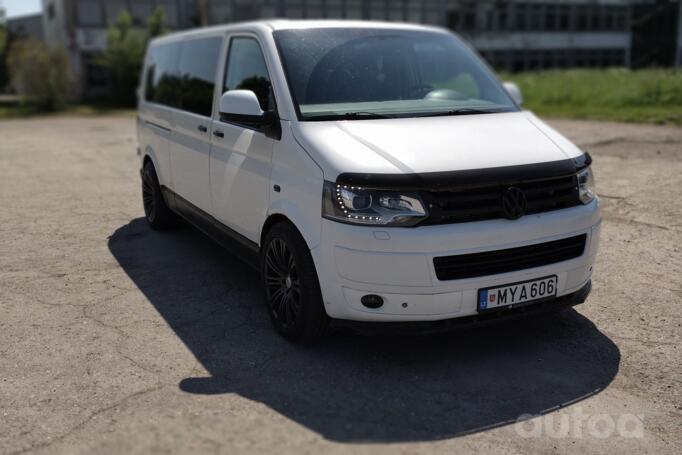 Volkswagen Caravelle T5 Minivan