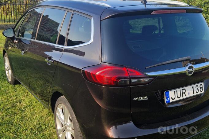 Opel Zafira C Tourer minivan