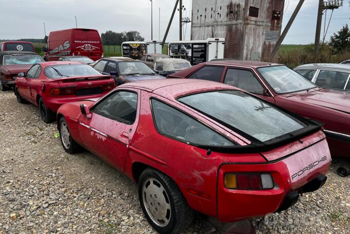 Porsche 928 GTS Coupe