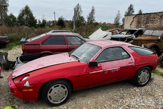 Porsche 928 GTS Coupe