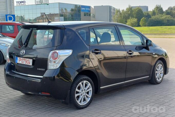 Toyota Verso 1 generation Minivan