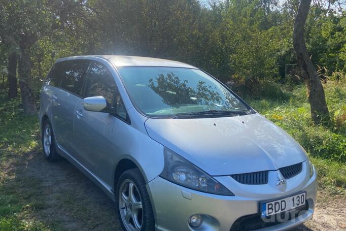 Mitsubishi Grandis 1 generation Minivan