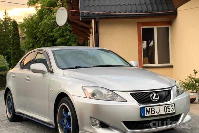 Lexus IS