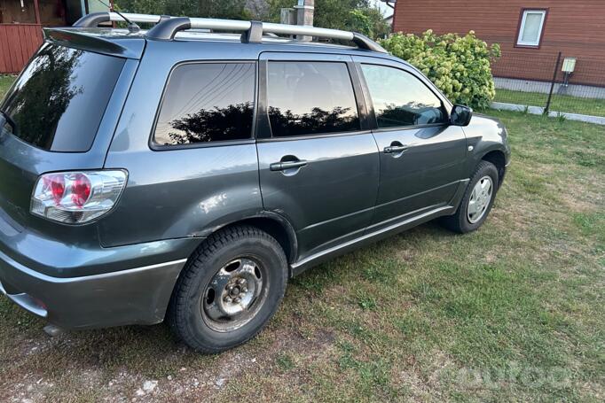 Mitsubishi Outlander 1 generation Crossover