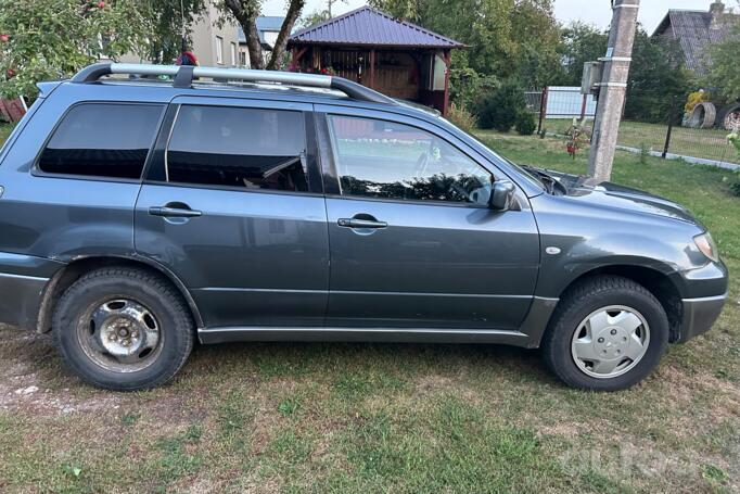 Mitsubishi Outlander 1 generation Crossover