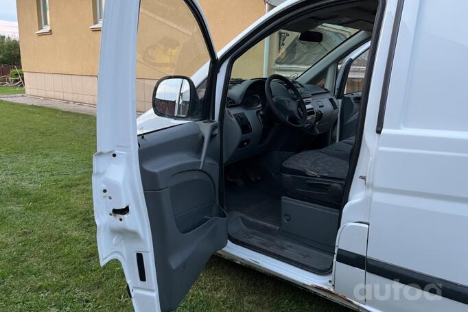 Mercedes-Benz Vito W639 Minivan 4-doors