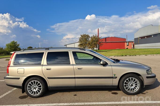 Volvo V70 2 generation wagon