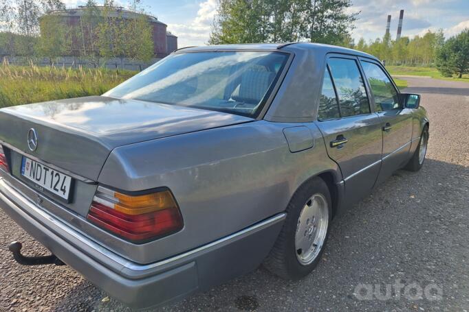 Mercedes-Benz W124 1 generation