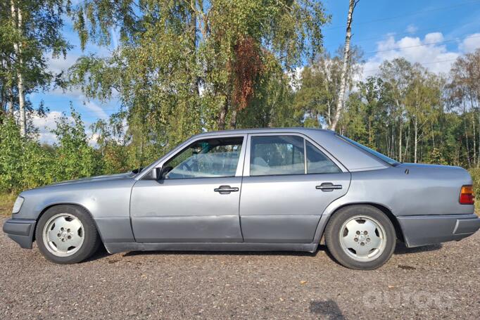 Mercedes-Benz W124 1 generation