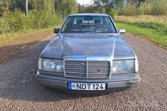 Mercedes-Benz W124 1 generation