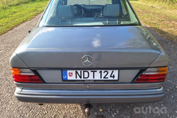 Mercedes-Benz W124 1 generation