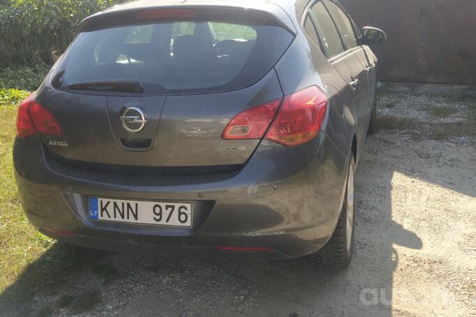 Opel Astra J Hatchback 5-doors