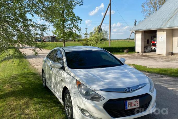 Hyundai Sonata YF Hybrid Sedan 4-doors