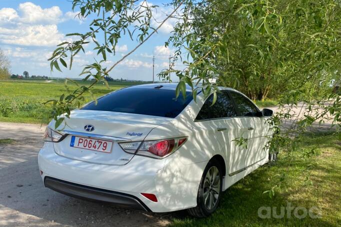 Hyundai Sonata YF Hybrid Sedan 4-doors